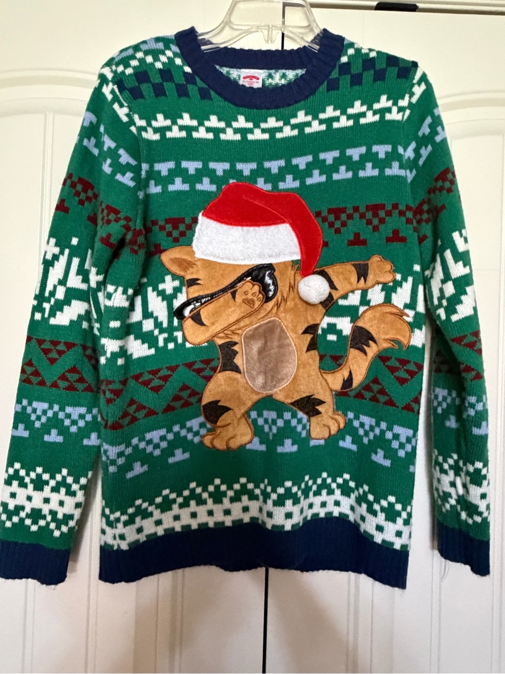 Holiday Time Kids Green Crewneck Sweater with Santa Hat Kitty Graphic